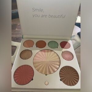 OFRA Good To Go Eyeshadow Palette